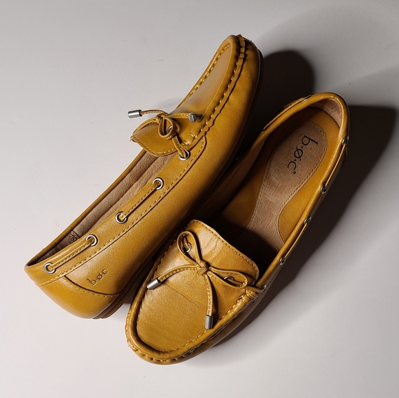 **SOLD**Shoe's - Picture 2 of 5